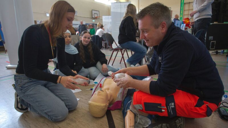 Berufswahlparcours: Unternehmen stellen in Gummersbacher Realschule ihre Ausbildungswege vor