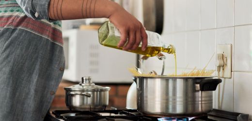 Pasta: Hilft Öl im Nudelwasser gegen Verkleben?
