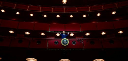 Donald Trump drückt Kennedy Center in Washington seinen Namen auf