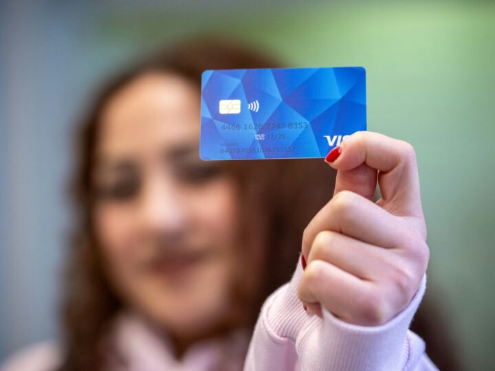 Asylsuchende: Bezahlkarte scheint in Nümbrecht zu funktionieren